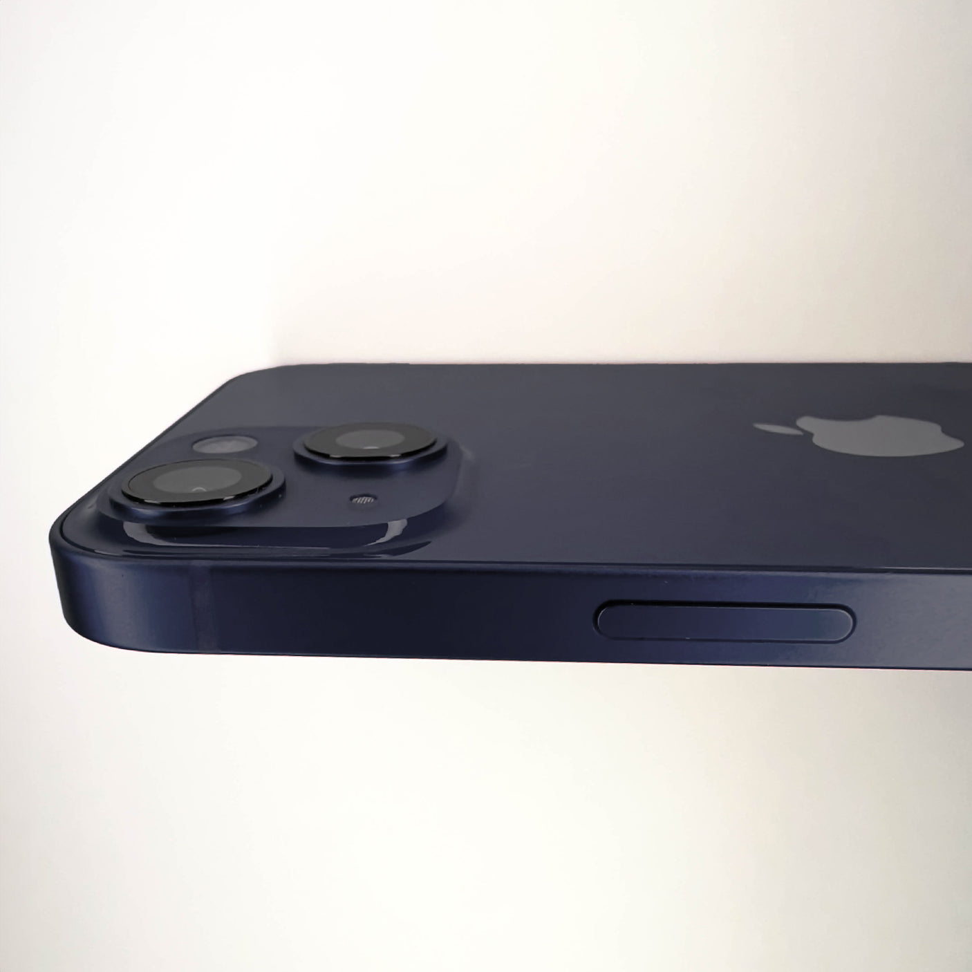 iPhone 13 (Midnight, Pre-loved)