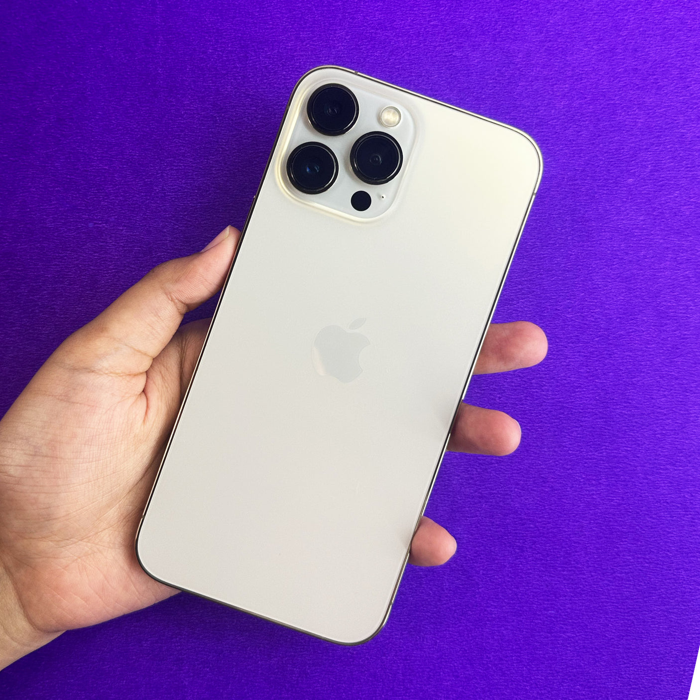 iPhone 13 Pro Max (Gold, 128 GB, Pre-loved).