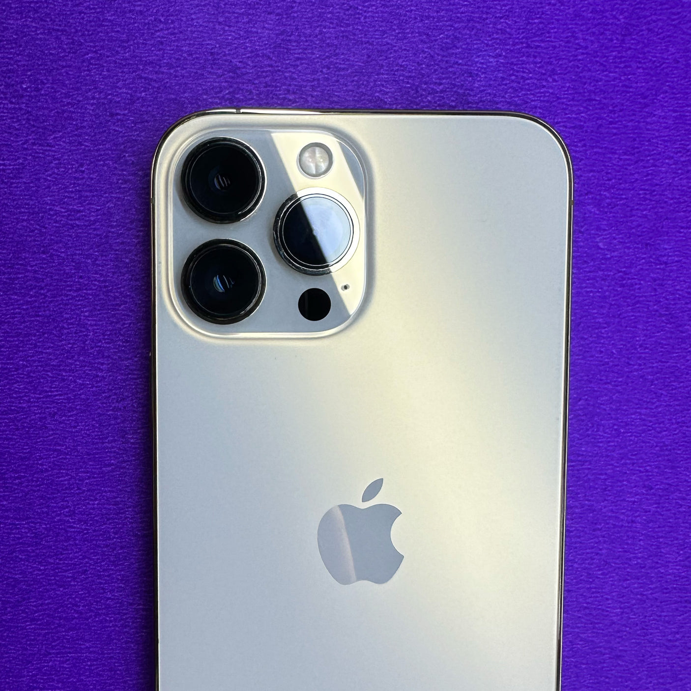 iPhone 13 Pro Max (Gold, 128 GB, Pre-loved).