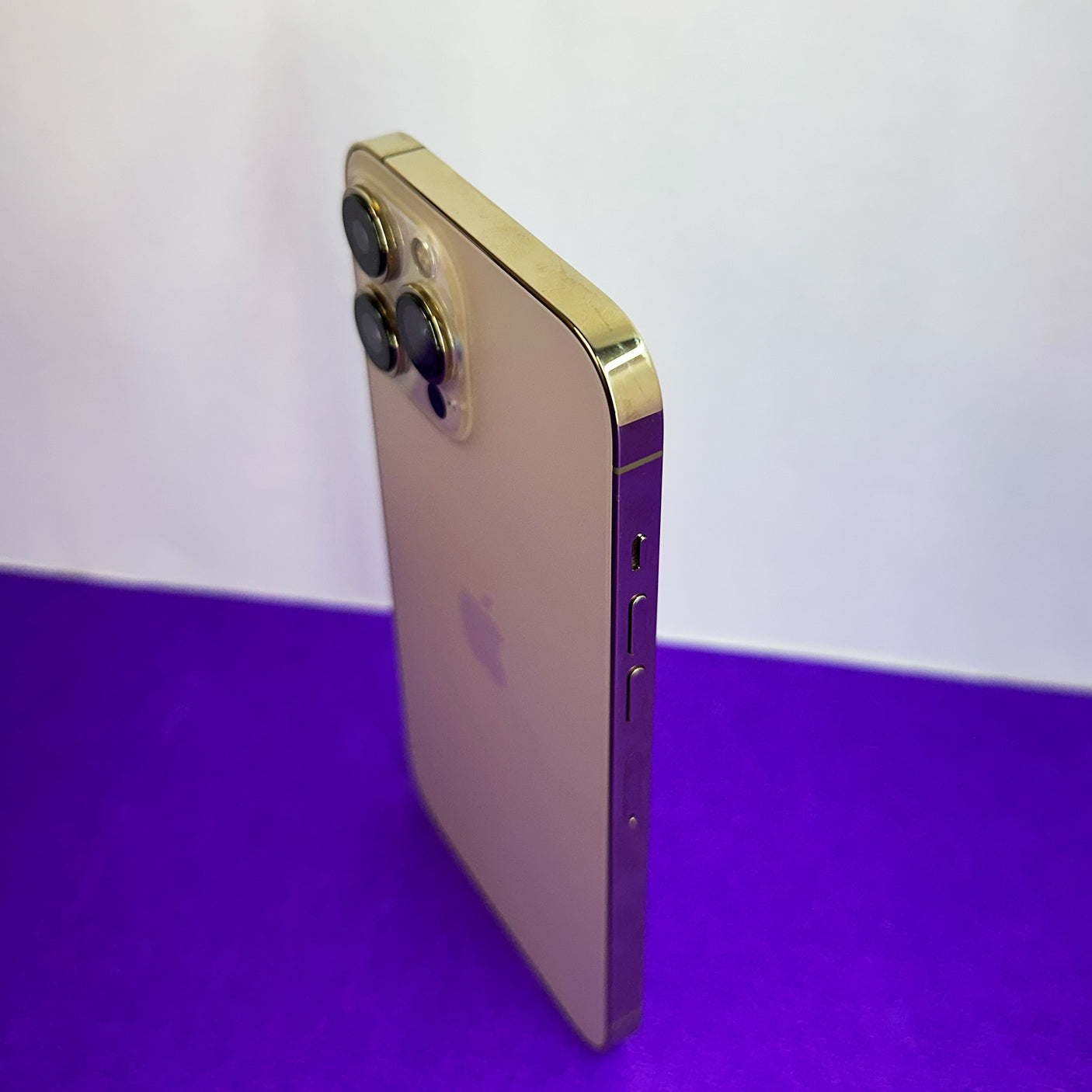 iPhone 13 Pro Max (Gold, 128 GB, Pre-loved).