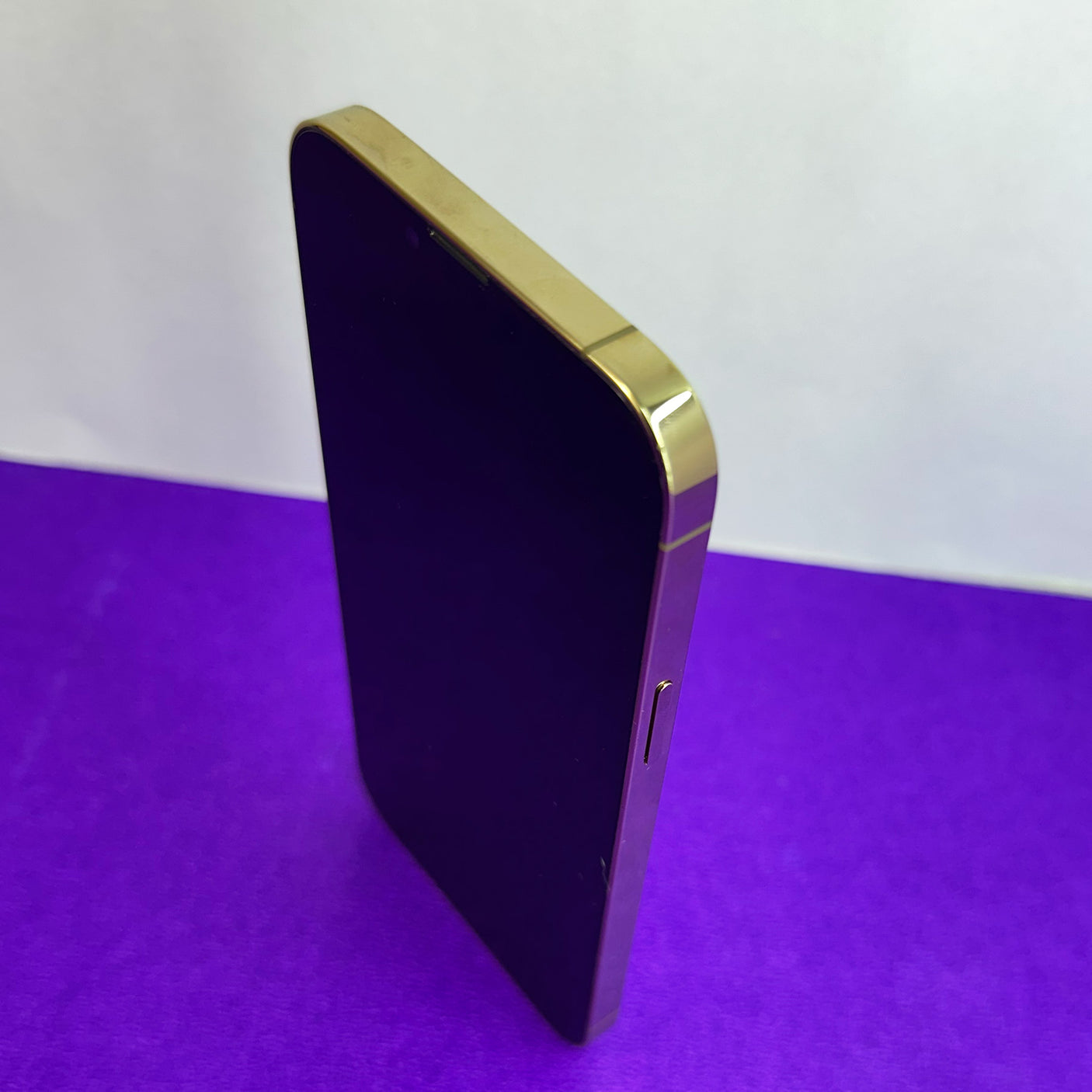iPhone 13 Pro Max (Gold, 128 GB, Pre-loved).