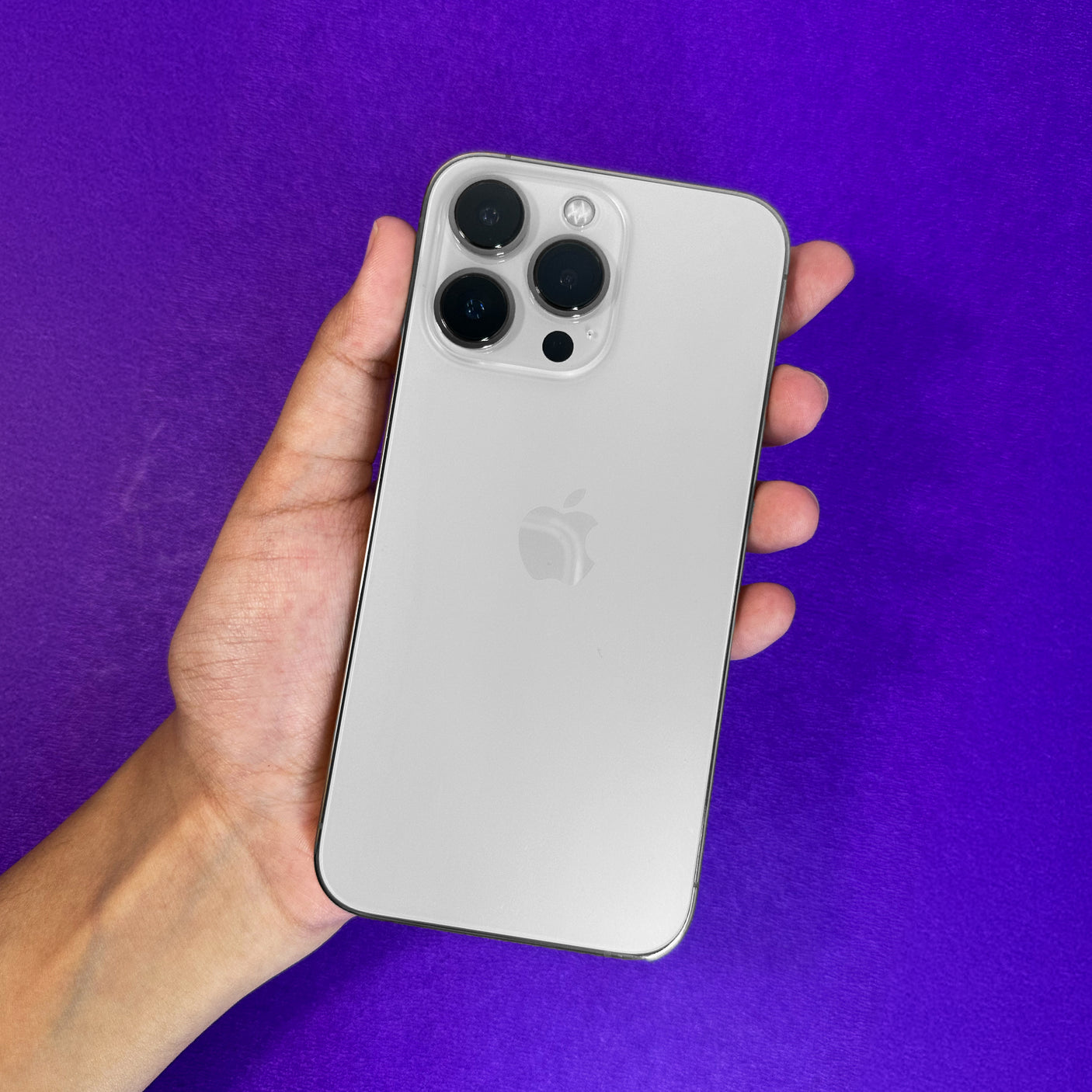 iPhone 13 Pro (Silver, 128 GB, Pre-loved).