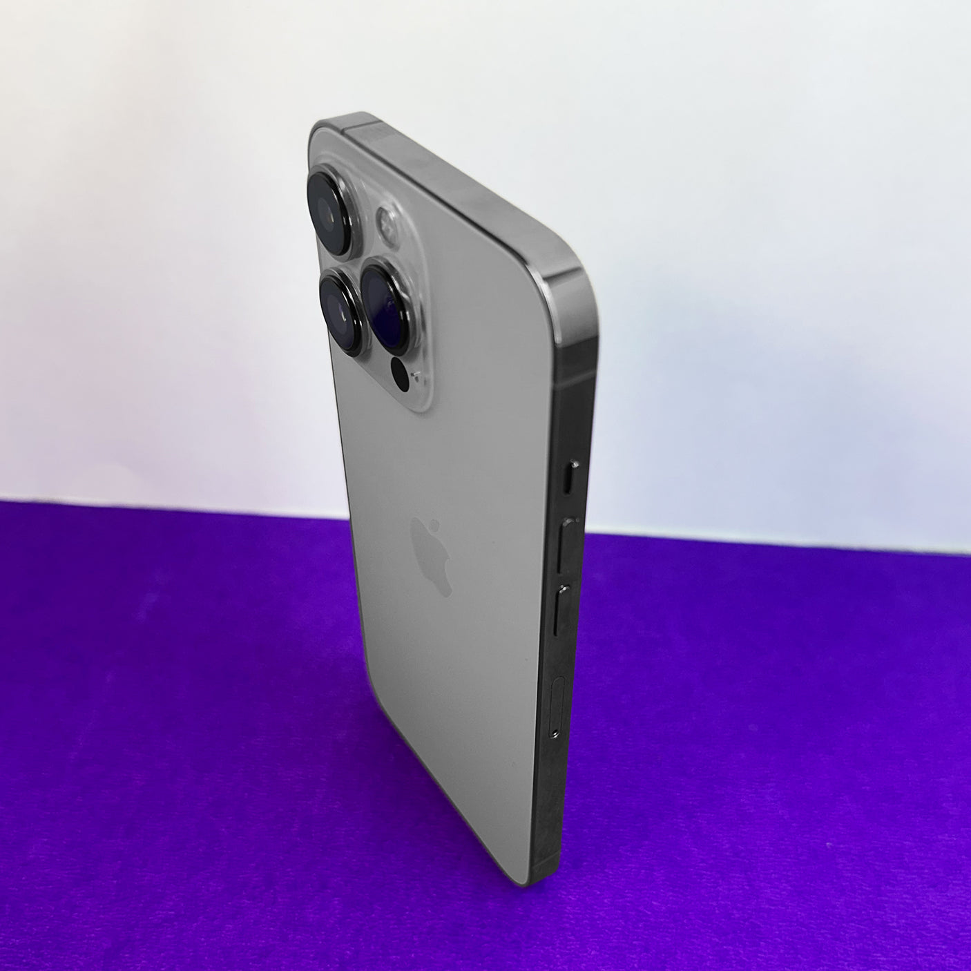 iPhone 13 Pro (Silver, 128 GB, Pre-loved).