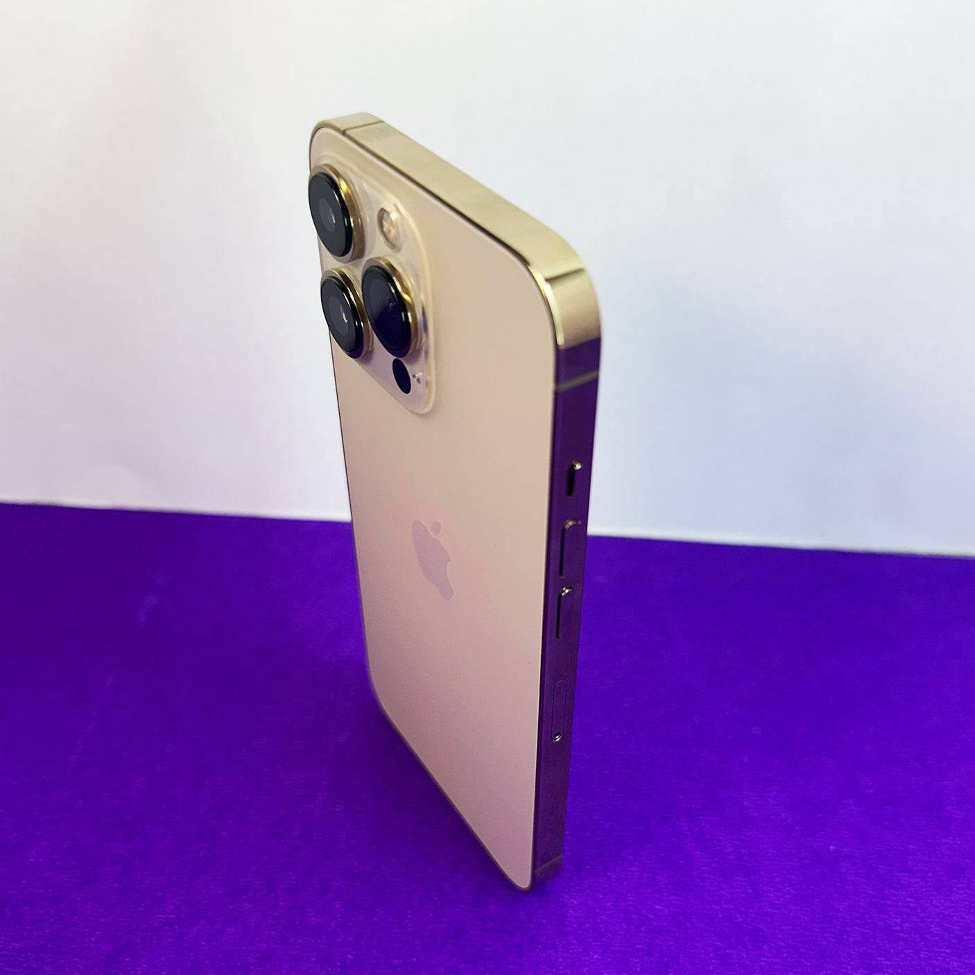iPhone 13 Pro (Gold, 128 GB, Pre-loved).