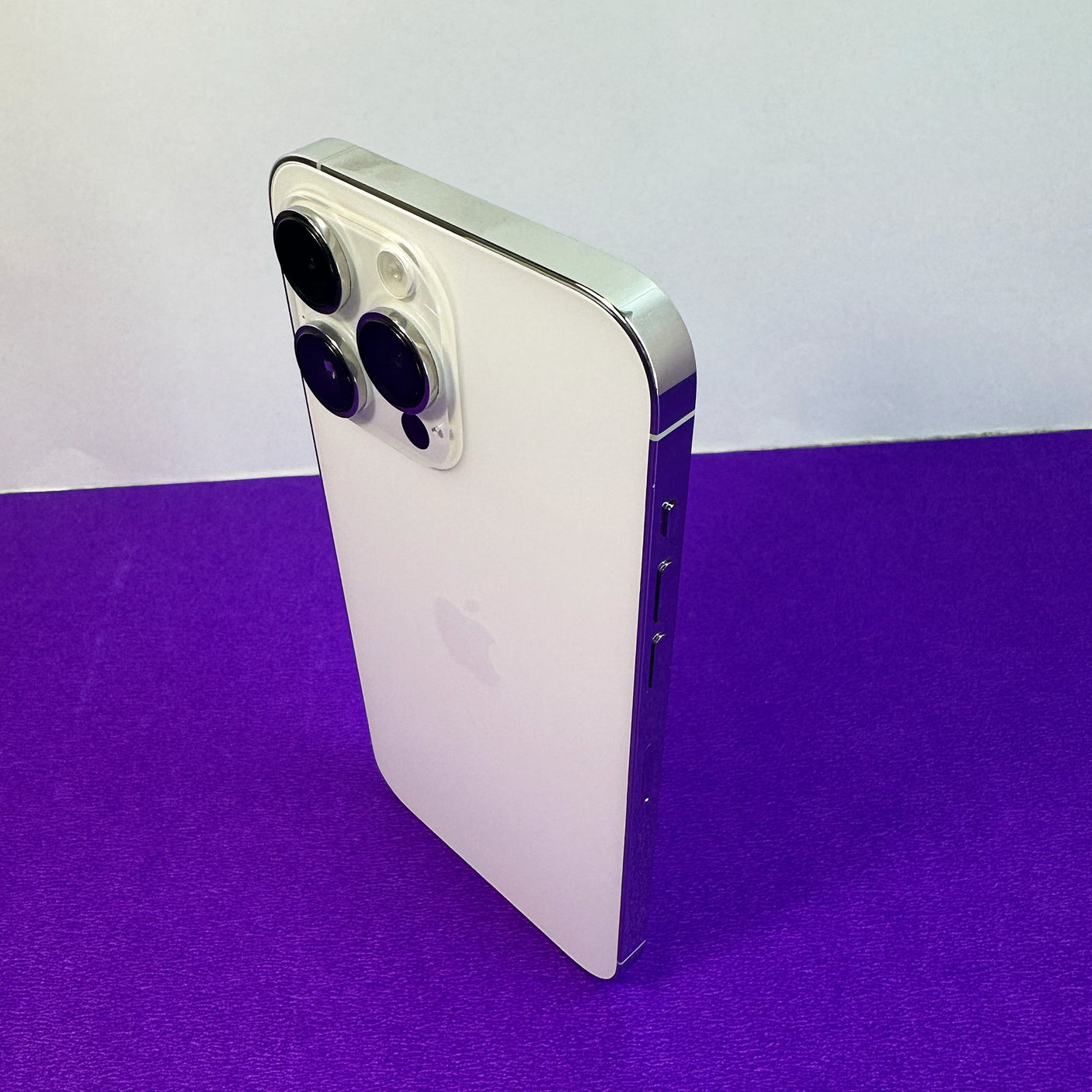 iPhone 14 Pro Max (Silver, 128 GB, Pre-loved).