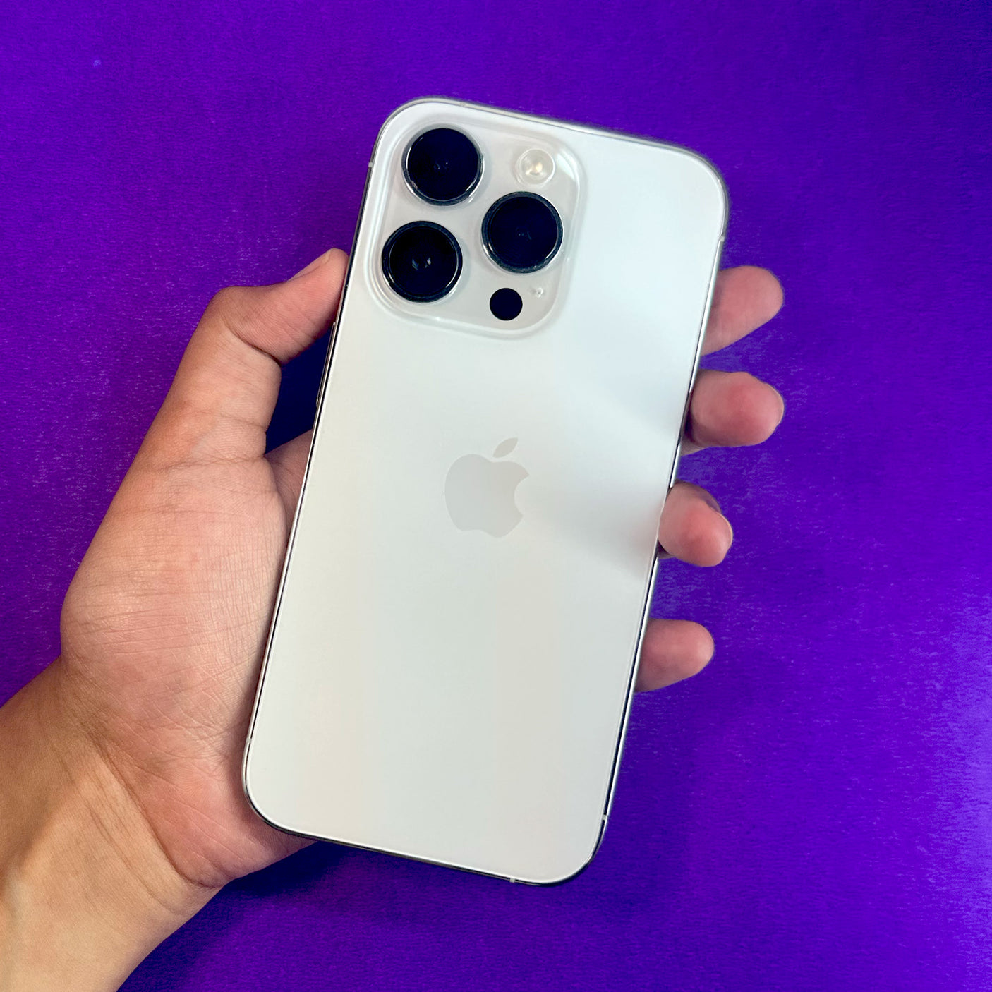 iPhone 14 Pro (Silver, 128 GB, Pre-loved).