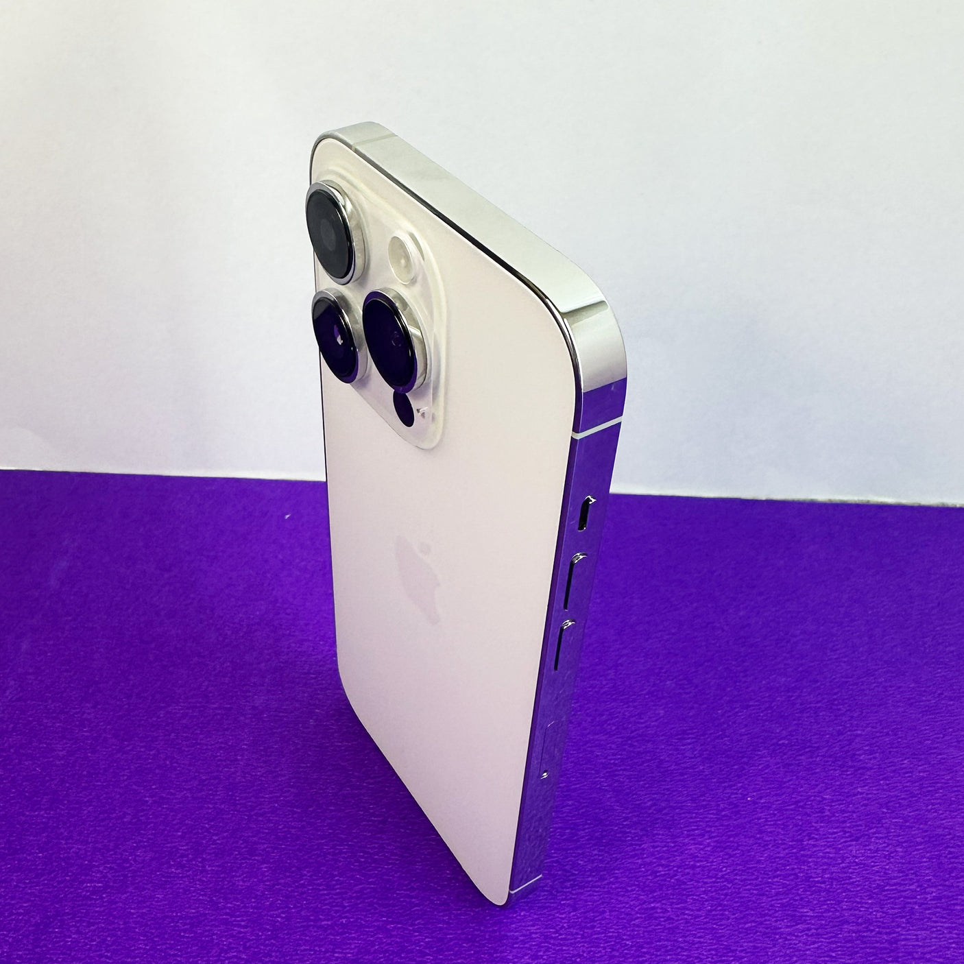 iPhone 14 Pro (Silver, 128 GB, Pre-loved).