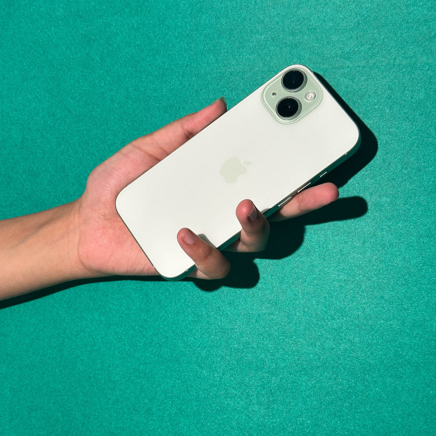 iPhone 15 (Green, 128 GB, Pre-loved).