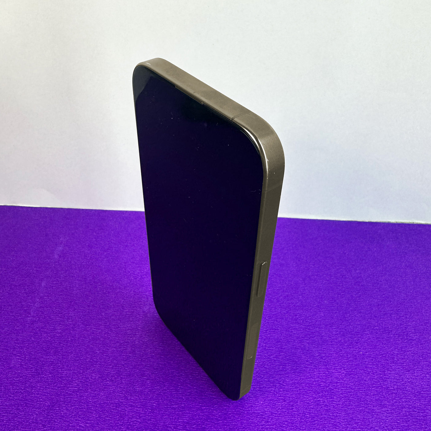 iPhone 15 Pro (Natural Titanium, Pre-loved)