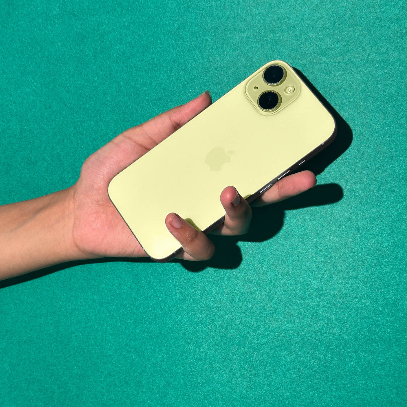 iPhone 15 (Yellow, 128 GB, Pre-loved).