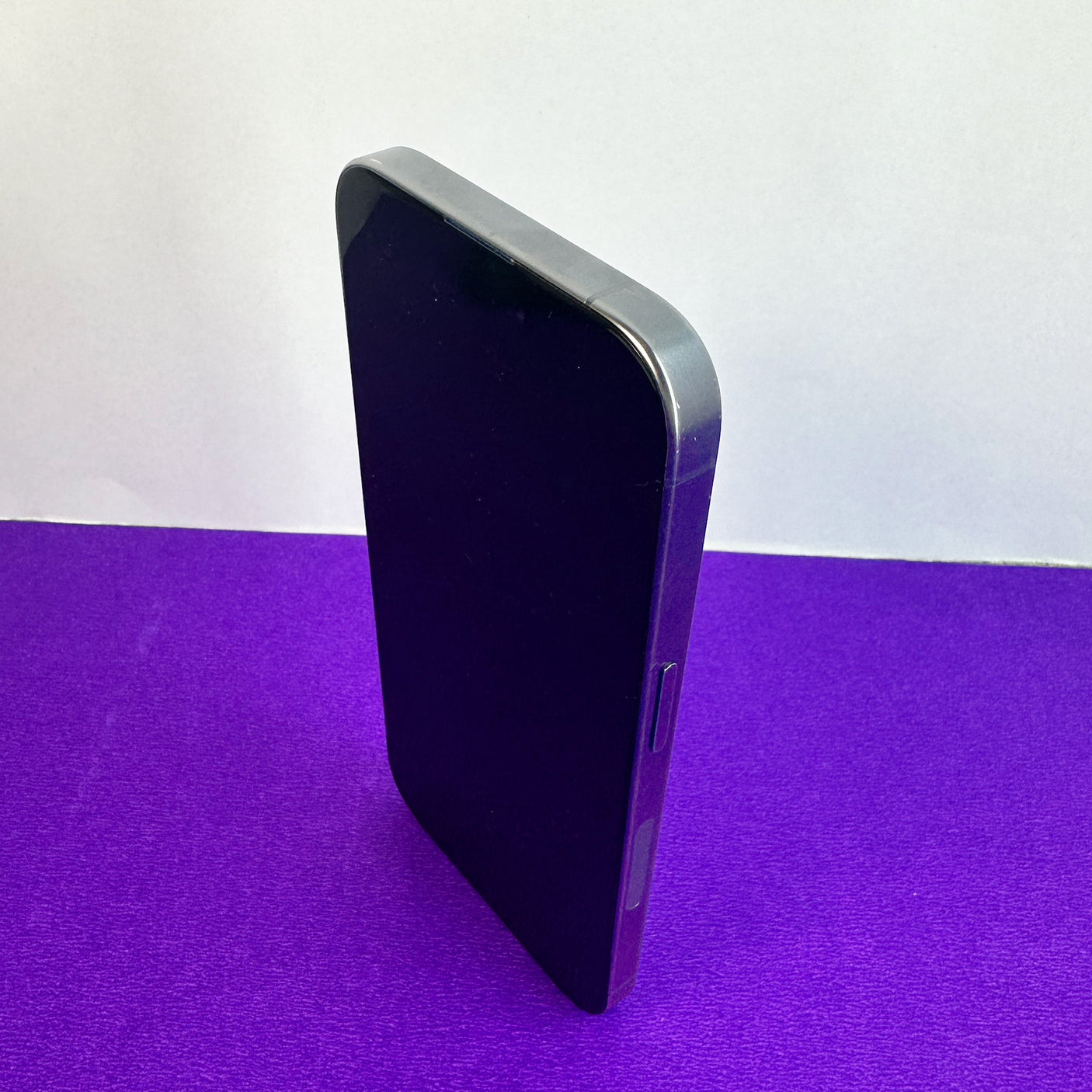 iPhone 15 Pro (White Titanium, Pre-loved)