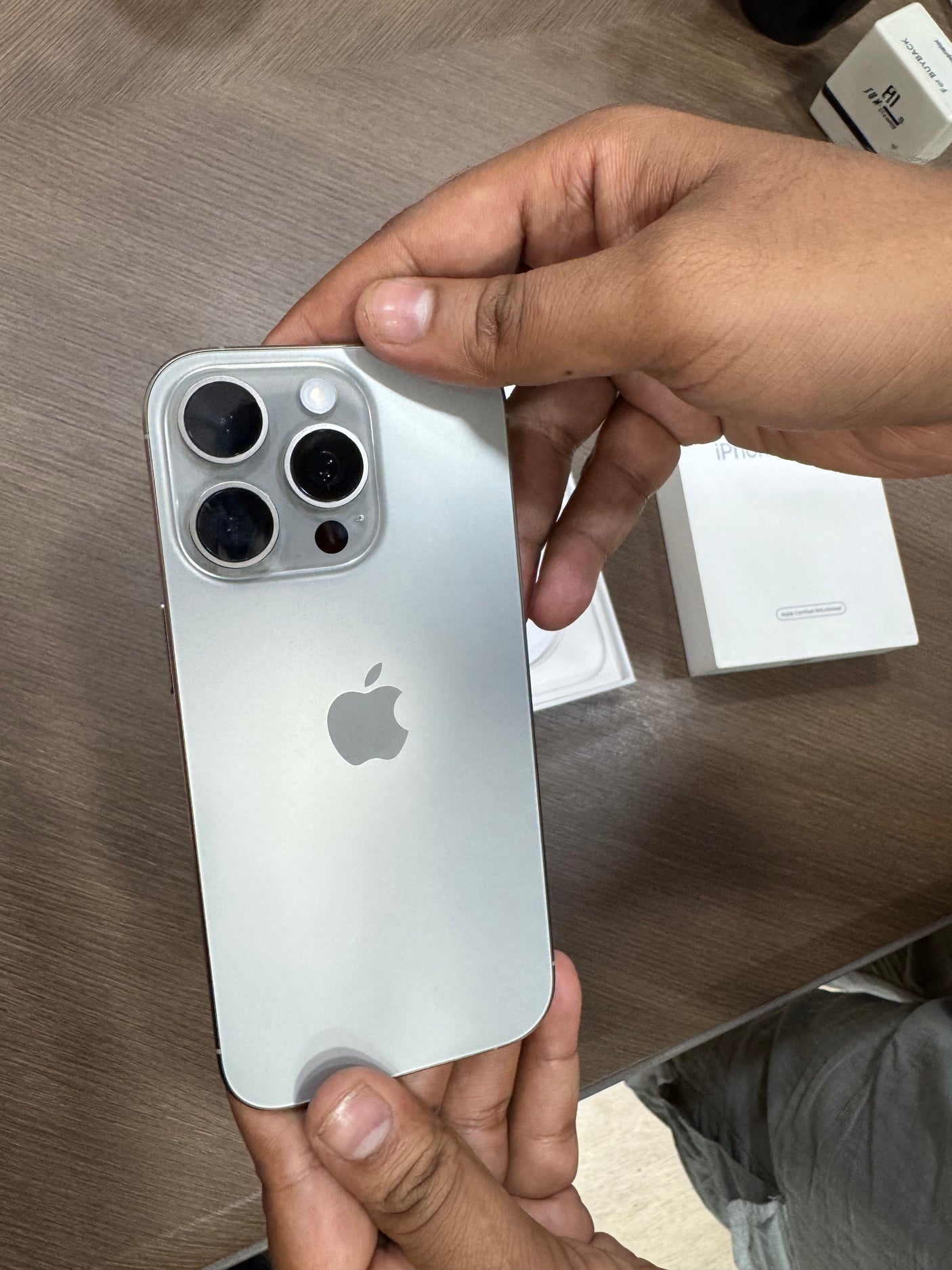 iPhone 16 Pro (Natural Titanium, Apple certified Refurb)