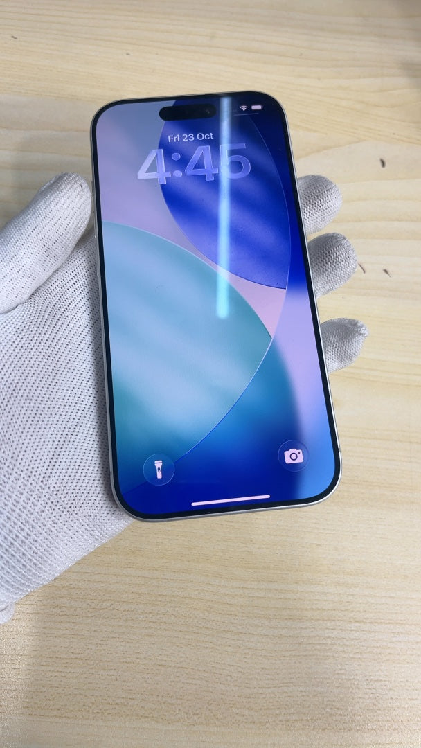 iPhone 17 (White, Pre-loved)