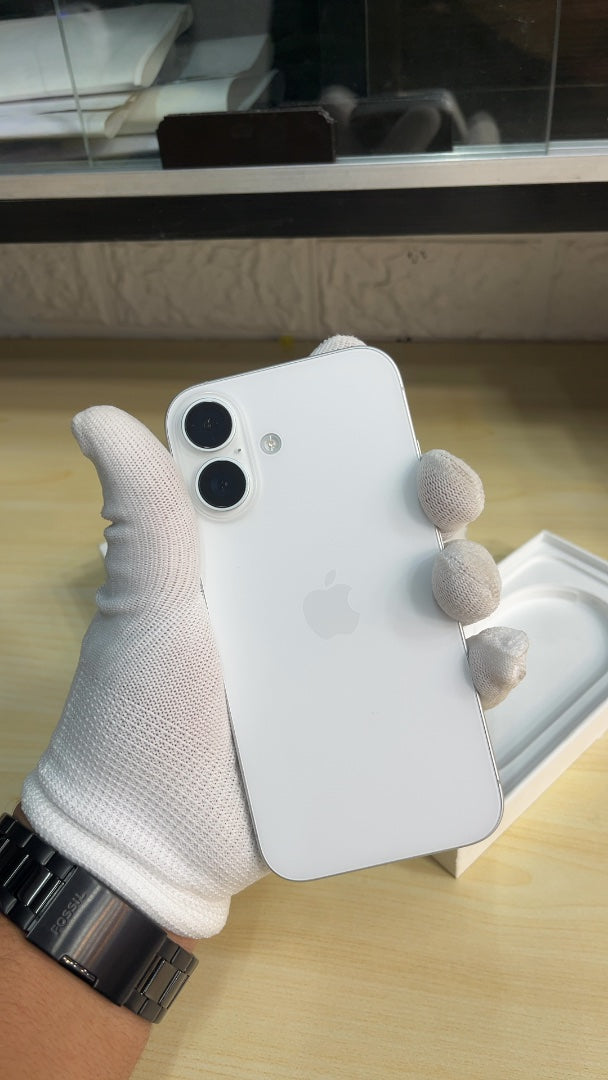 iPhone 16 (White, Pre-loved)