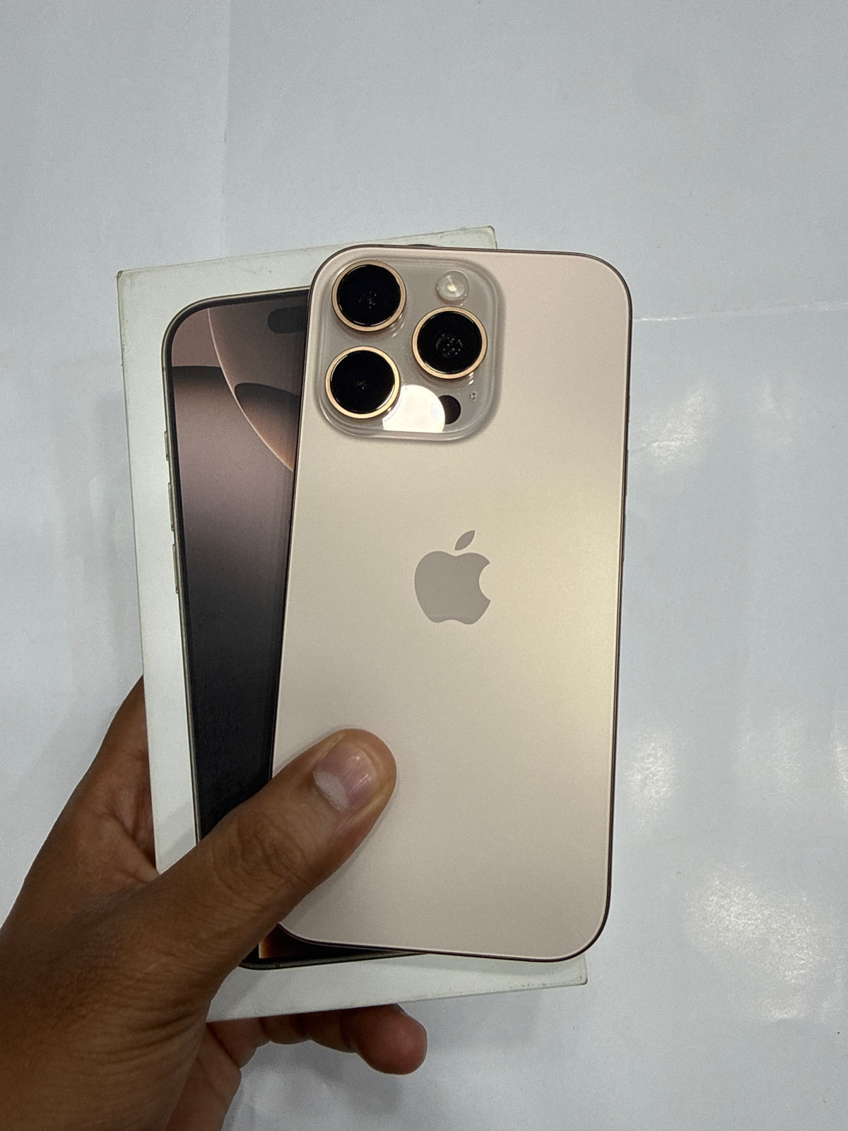 iPhone 16 Pro 256 GB Desert Titanium