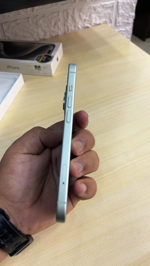 iPhone 15 (Green, Pre-loved)