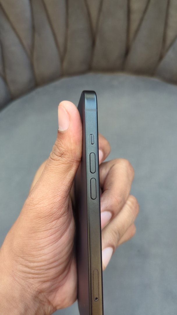 iPhone 15 (Black, Pre-loved)