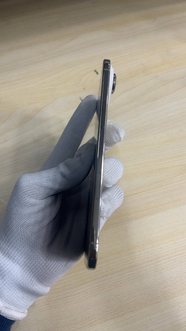 iPhone Air (Cloud White, Pre-loved)