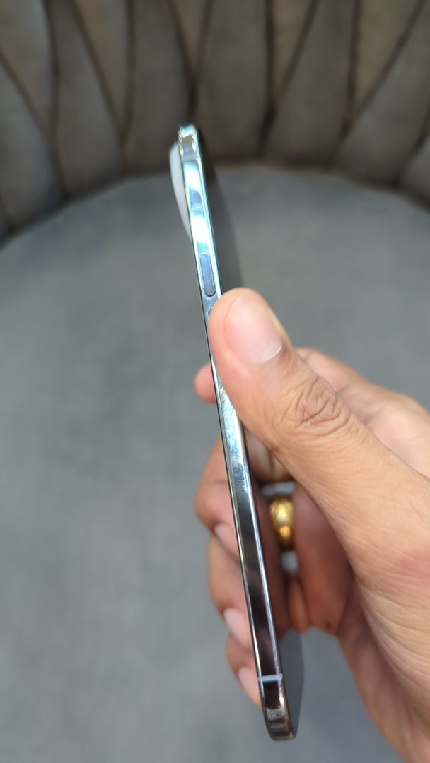 iPhone Air (Cloud White, Pre-loved)