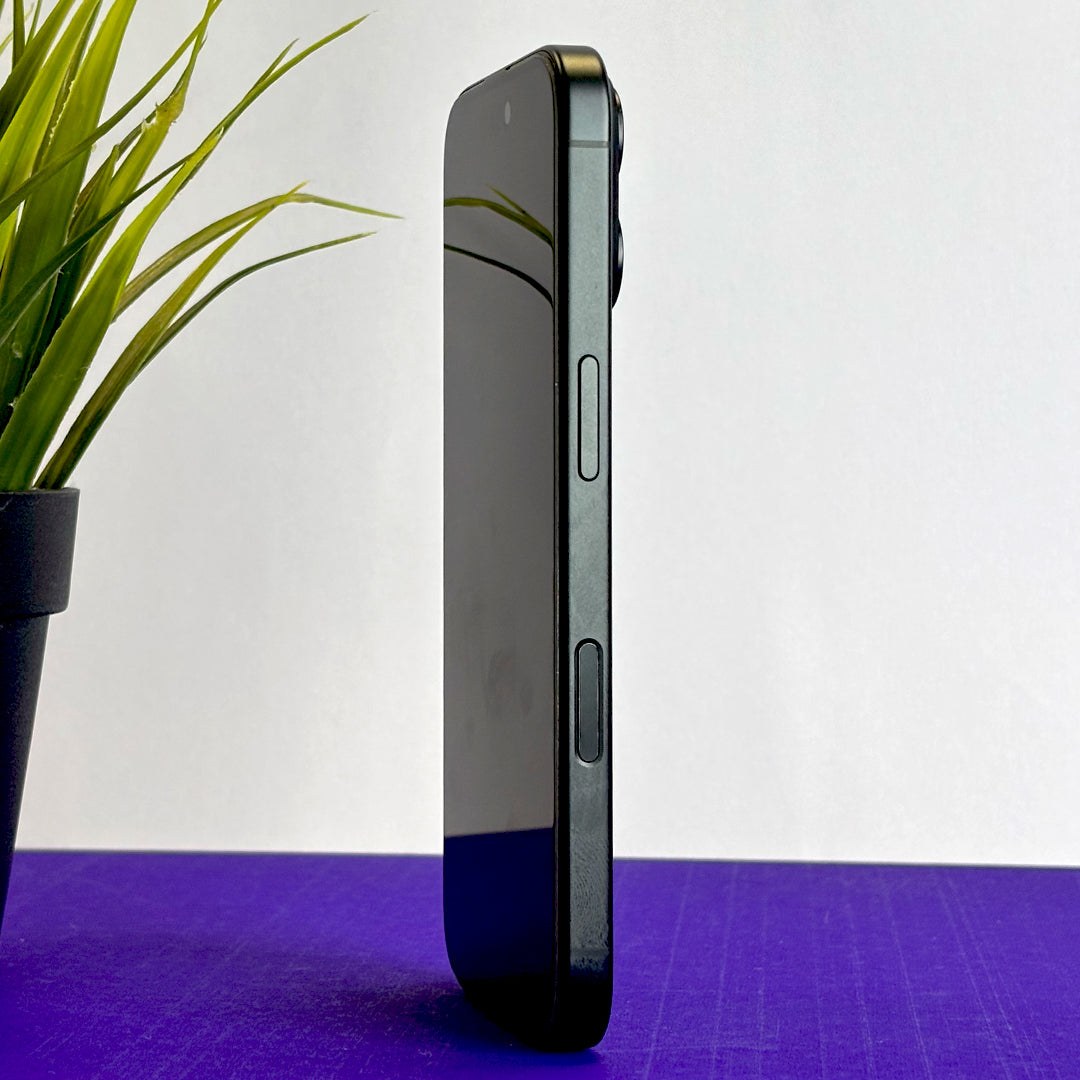 iPhone 16 Plus (Black, Pre-loved)