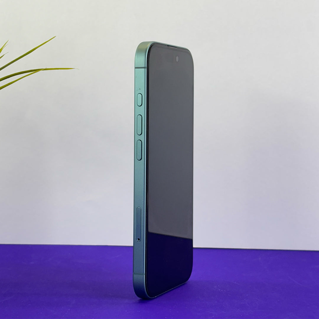 iPhone 16 (Teal, Pre-loved)