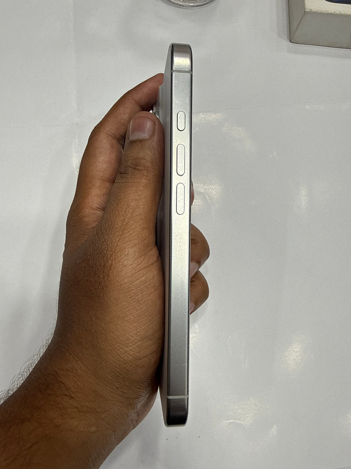 iPhone 16 Pro 128 GB White Titanium