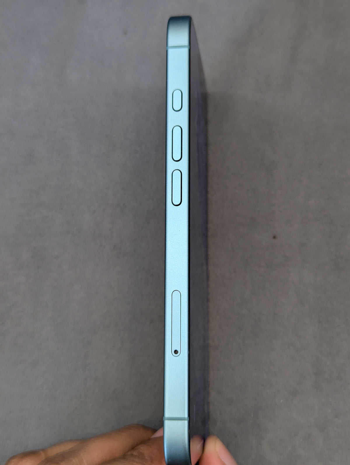 iPhone 16 (Teal, Pre-loved)