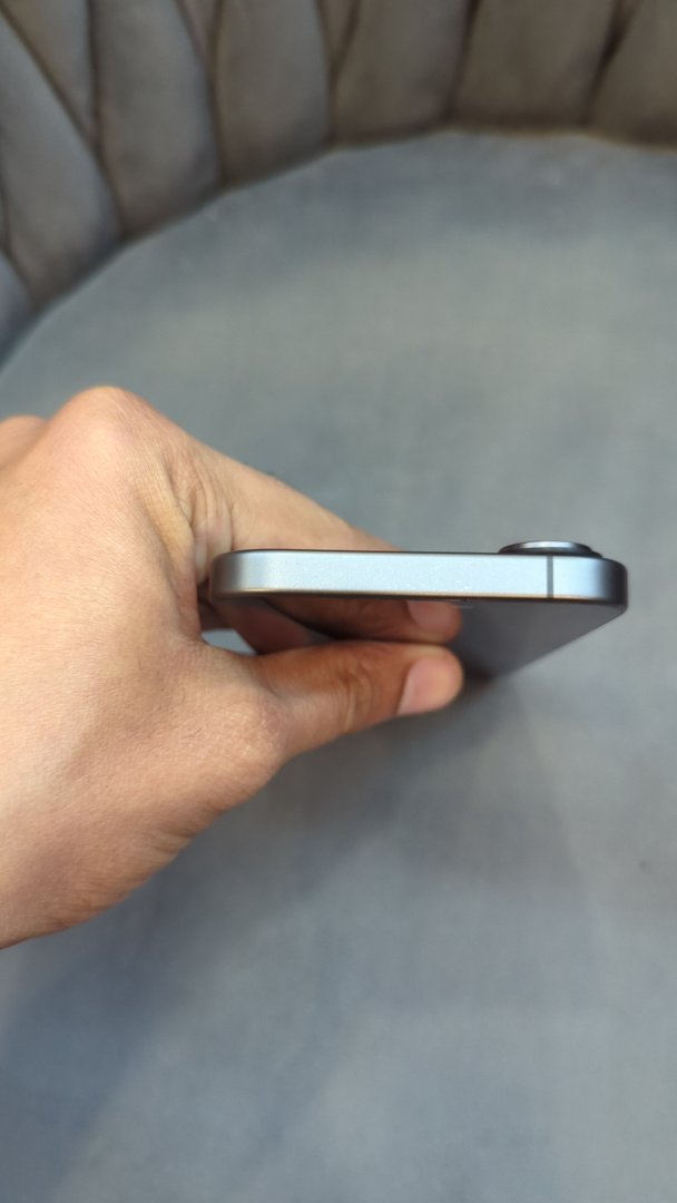 iPhone 17 (Black, Pre-loved)