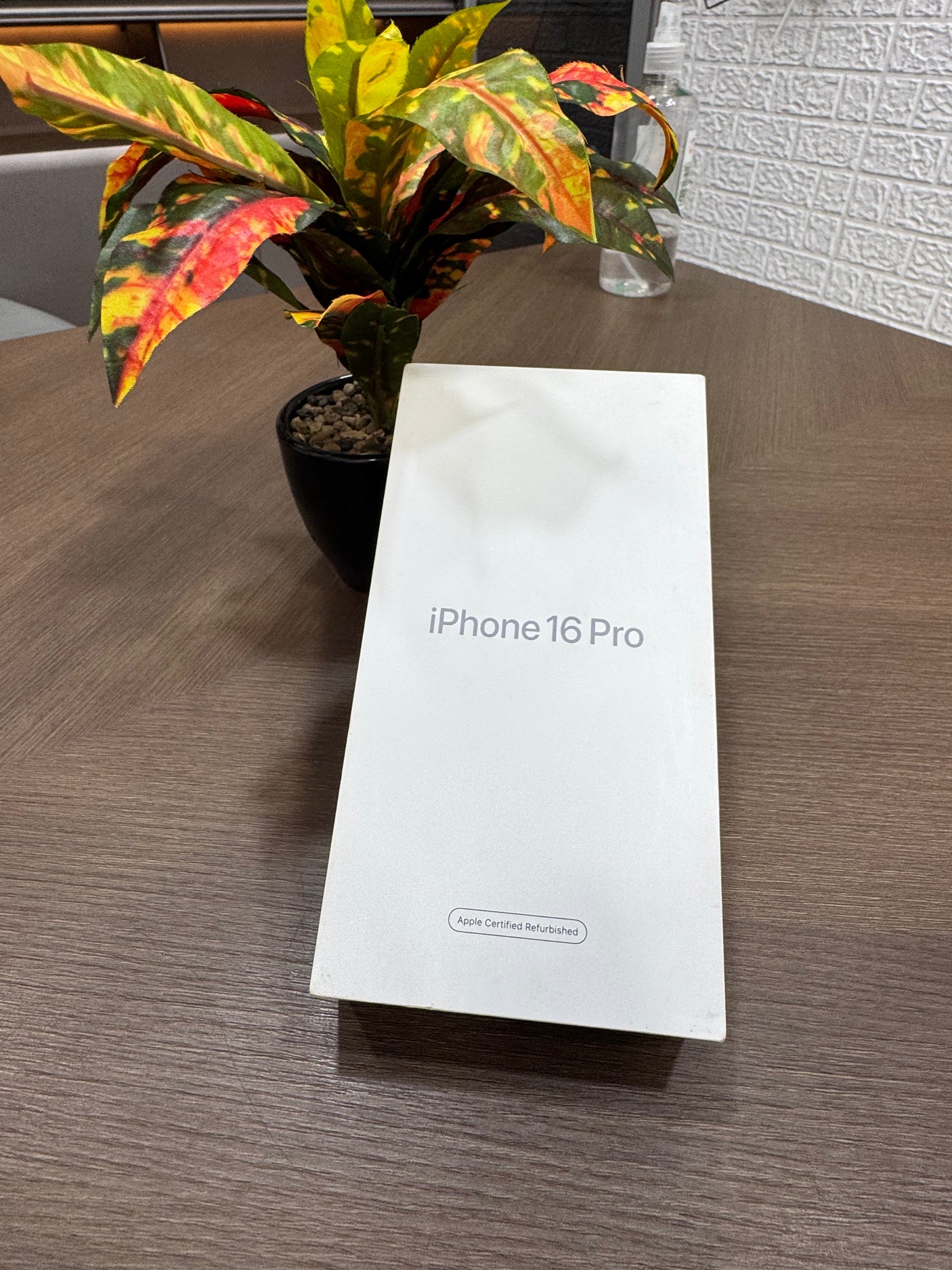 iPhone 16 Pro (White Titanium,  Apple Certified Refurb)