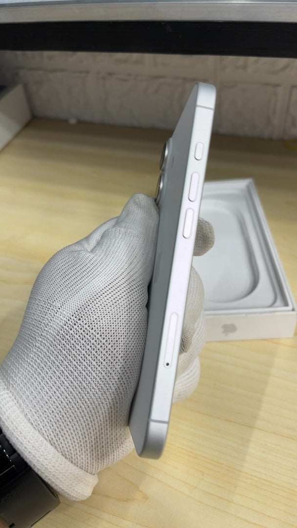 iPhone 17 (White, Pre-loved)
