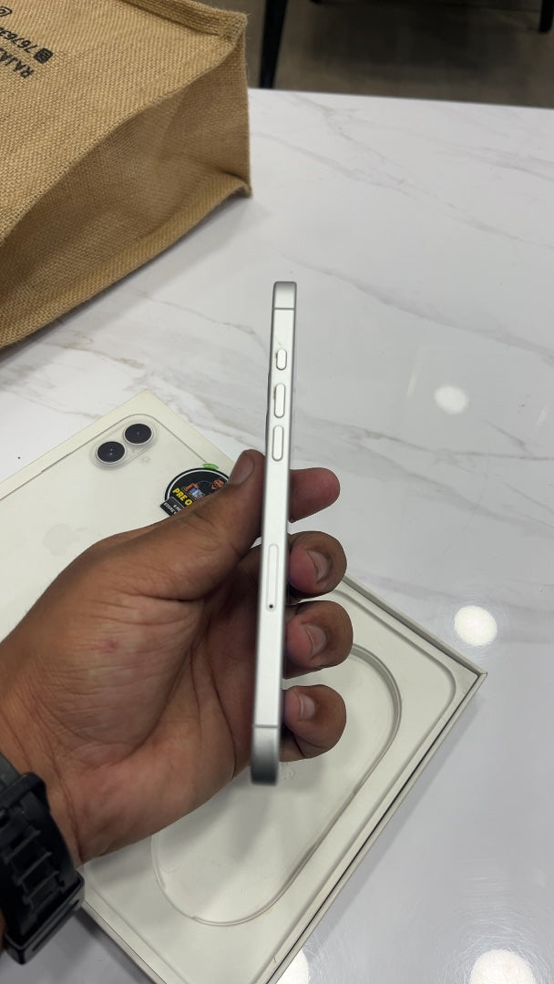 iPhone 16 Plus (White, Pre-loved)