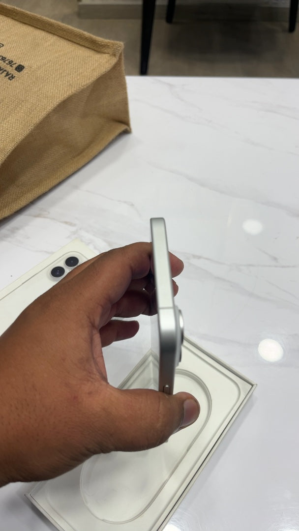 iPhone 16 Plus (White, Pre-loved)