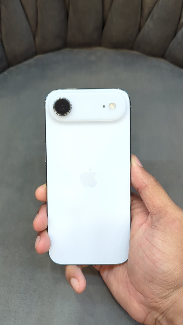 iPhone Air (Cloud White, Pre-loved)