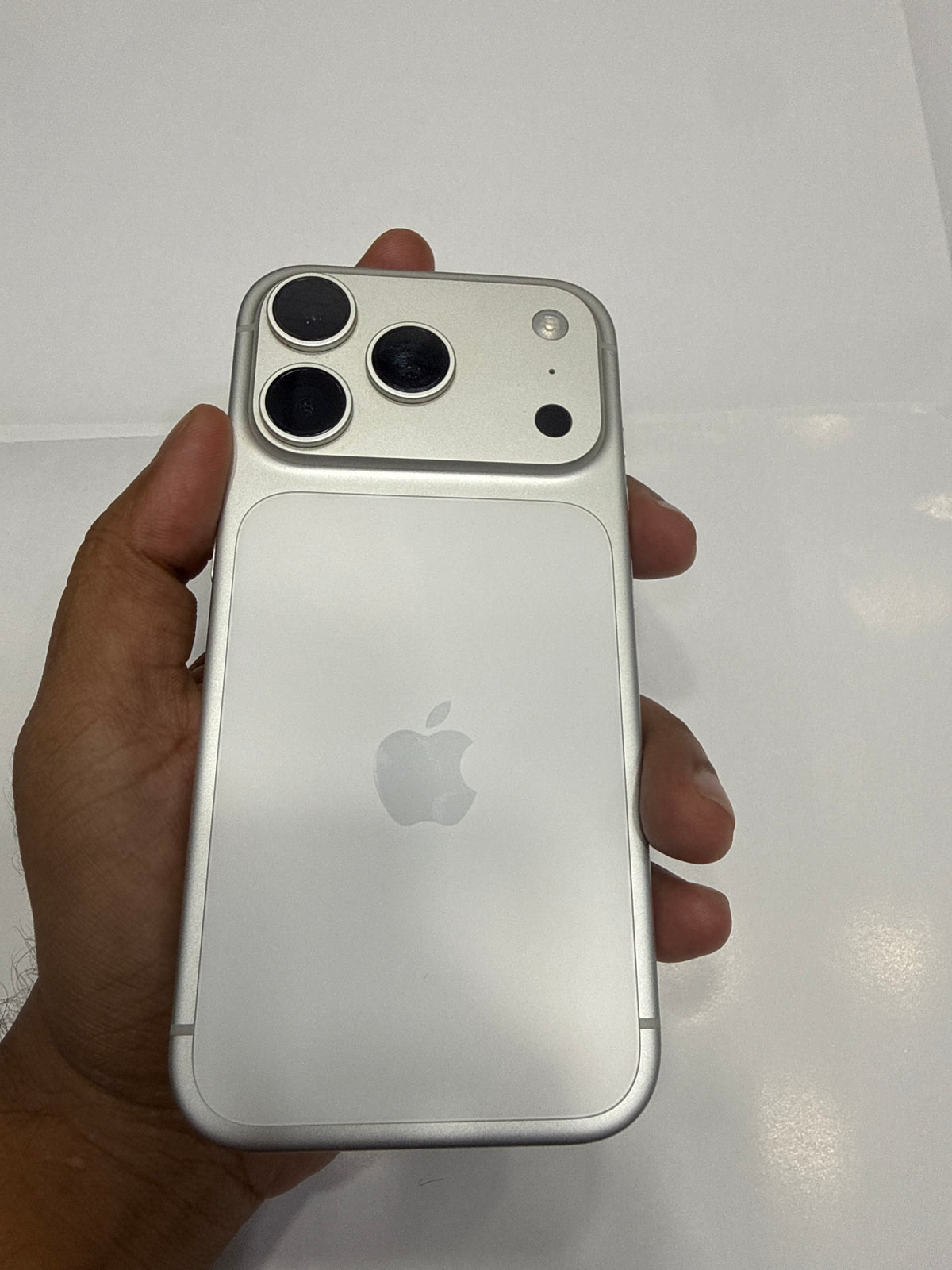 iPhone 17 Pro (Silver, Pre-loved)