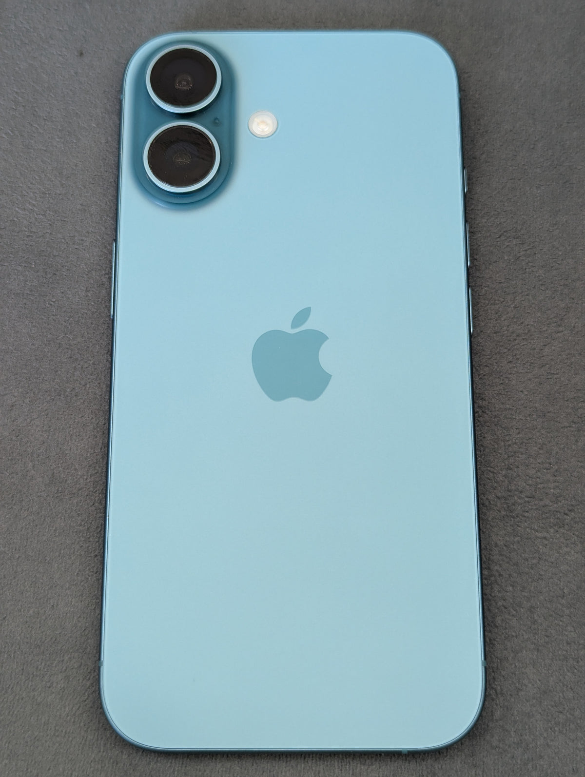 iPhone 16 (Teal, Pre-loved)