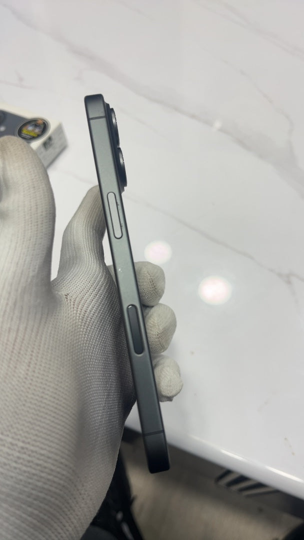 iPhone 17 (Black, Pre-loved)