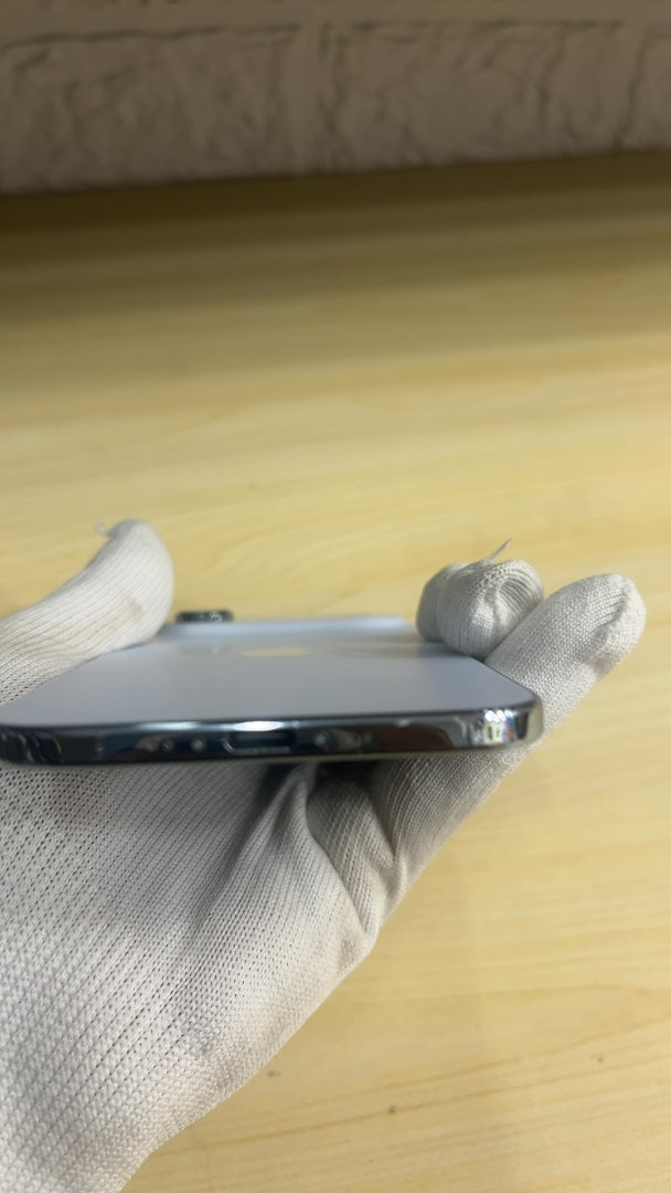 iPhone Air (Cloud White, Pre-loved)