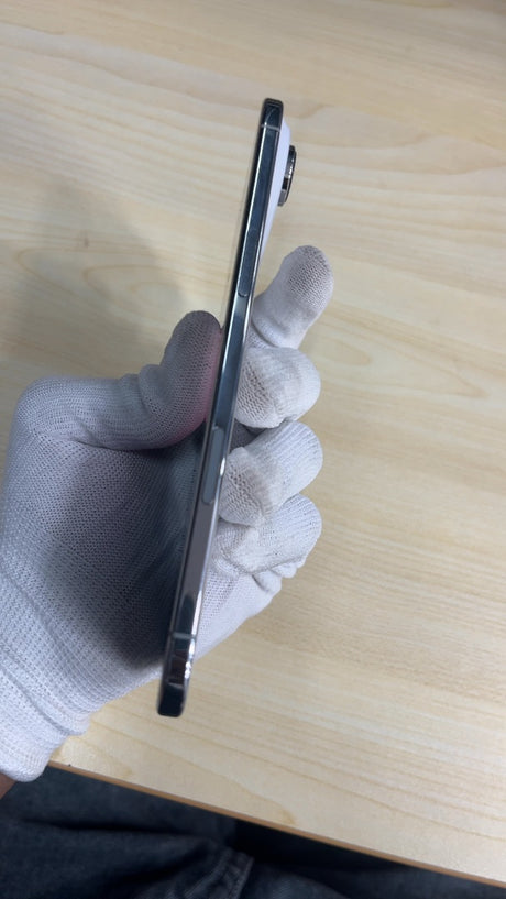 iPhone Air (Cloud White, Pre-loved)