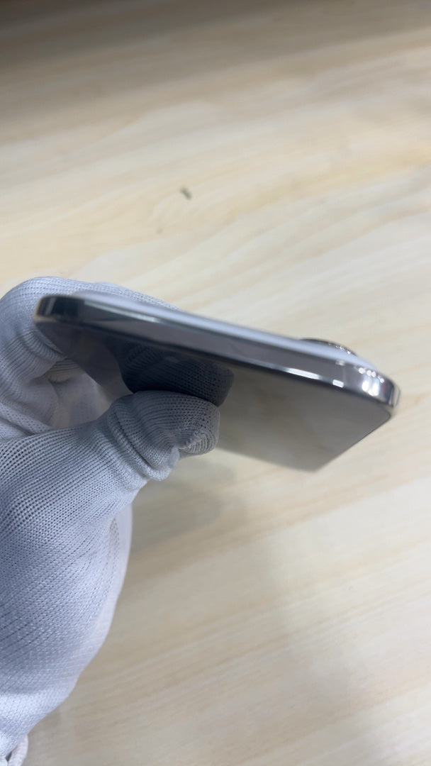 iPhone Air (Cloud White, Pre-loved)