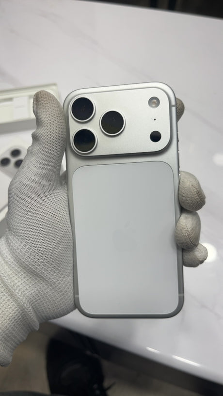 iPhone 17 Pro (Silver, Pre-loved)