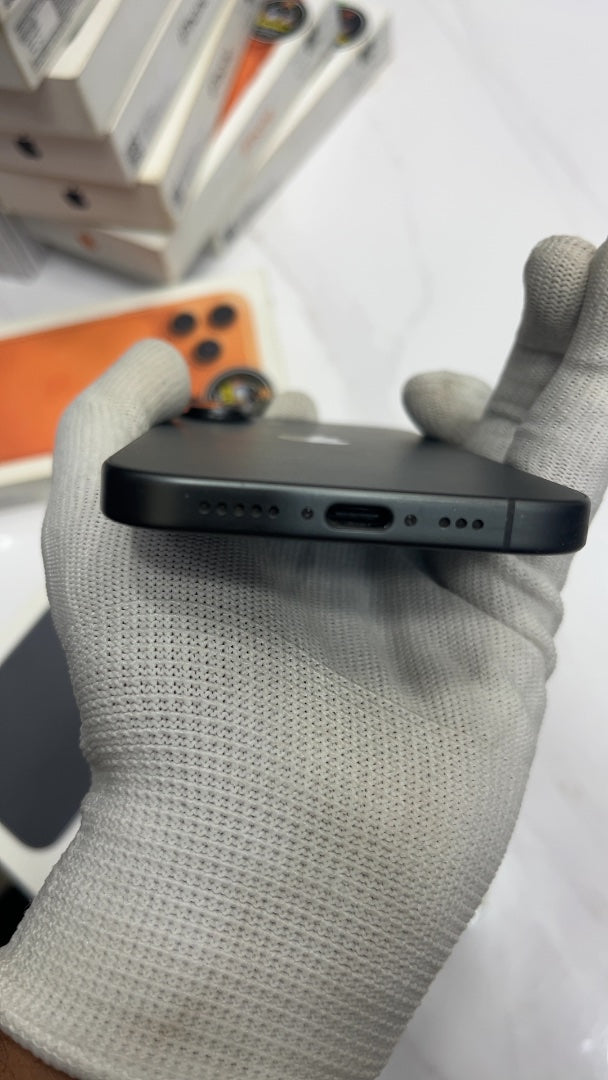 iPhone 17 (Black, Pre-loved)
