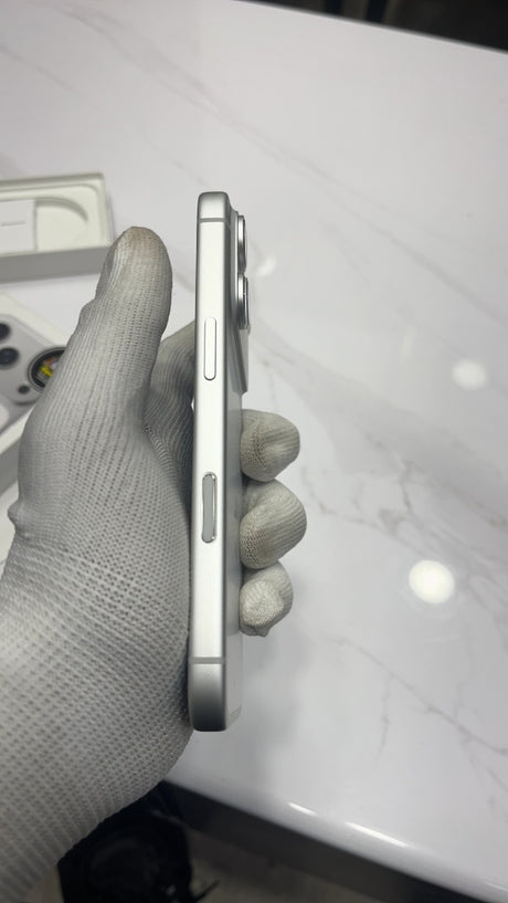 iPhone 17 Pro (Silver, Pre-loved)