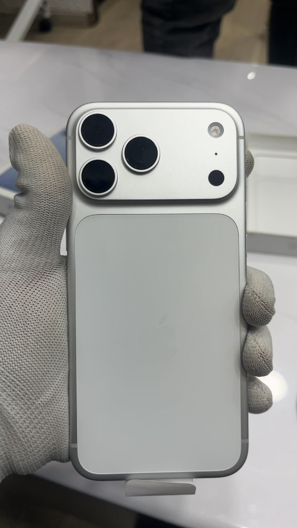 iPhone 17 Pro Max (Silver, Pre-loved)