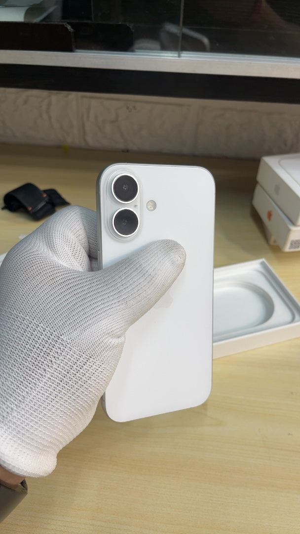 iPhone 16 (White, Pre-loved)