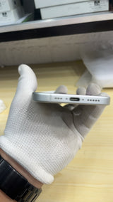iPhone 17 (White, Pre-loved)