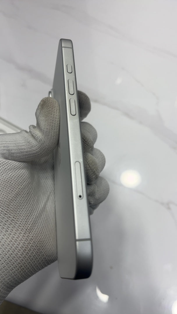 iPhone 17 (White, Pre-loved)