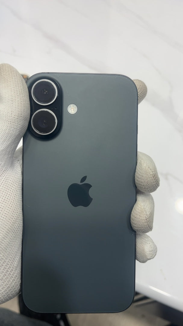 iPhone 17 (Black, Pre-loved)