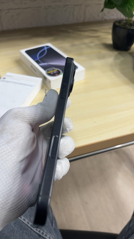 iPhone 16 Pro Max (Black Titanium, Pre-loved)