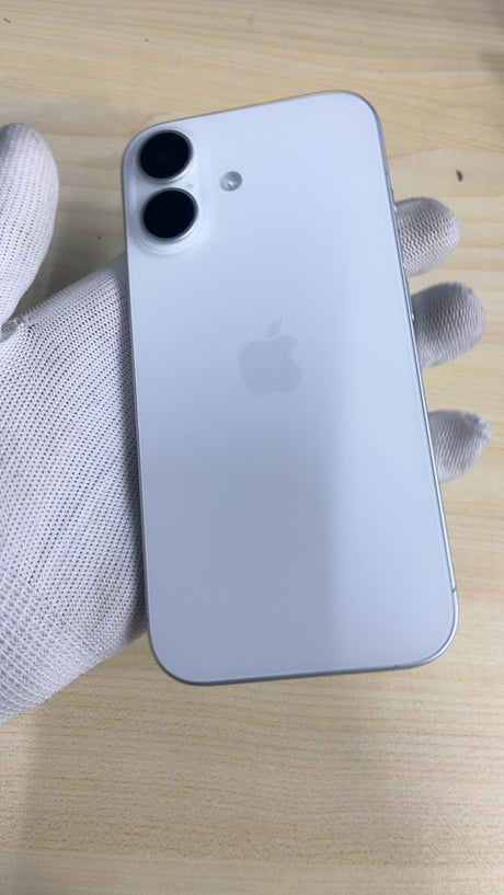 iPhone 17 (White, Pre-loved)
