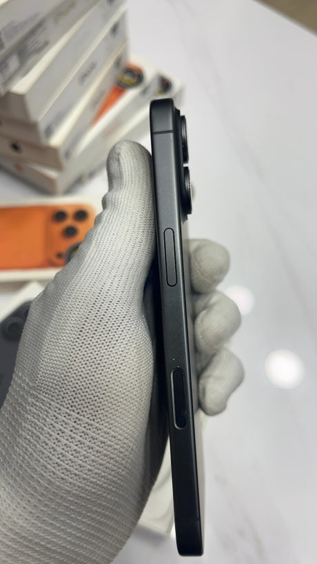 iPhone 17 (Black, Pre-loved)